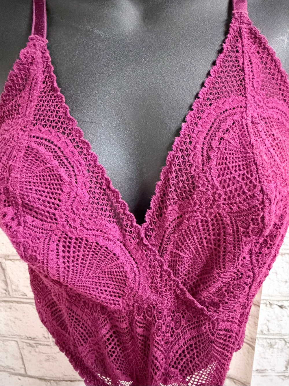 Lace V-Neck Bralette L/XL Berry Lace Tank